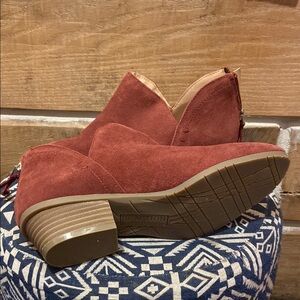 Kenneth Cole Reaction Brown Ankle Boots with Stacked Heel